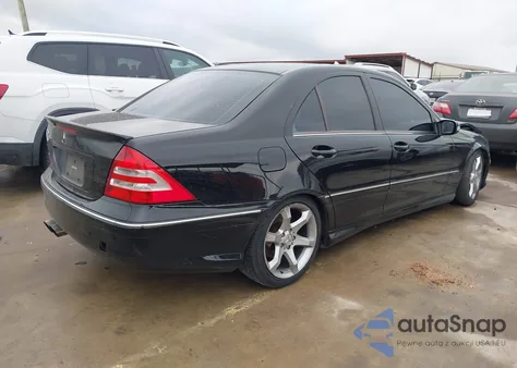 2007 Mercedes-Benz C 230 Sport z USA, uszkodzony, nr VIN WDBRF52H77F870629